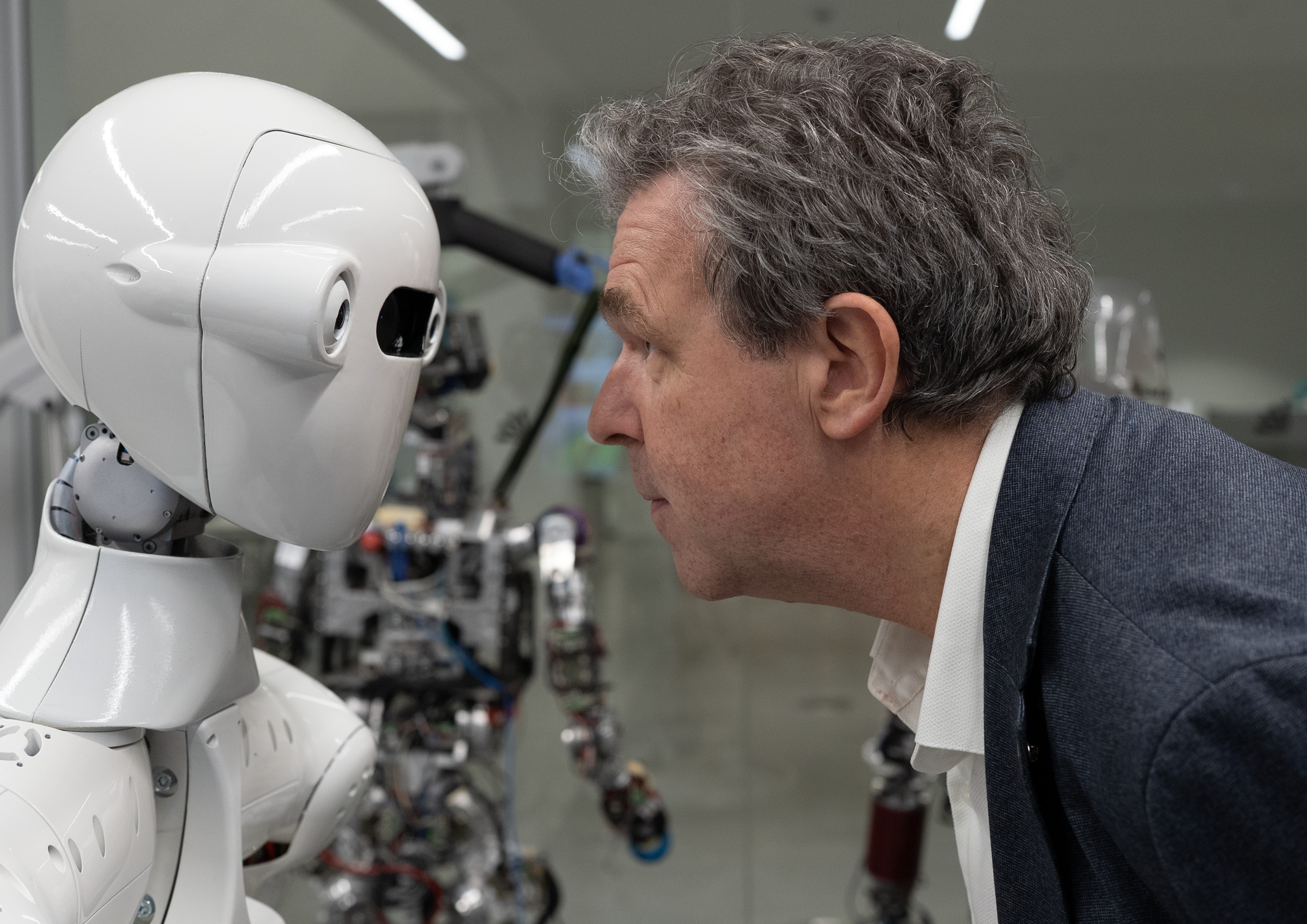 Digitale Kollegen im Einsatz – Wie KI und Robotik unsere Jobs verbessern